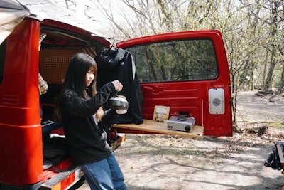 秋冬も快適。自分好みにカスタムした愛車で「ソロ車中泊」を満喫